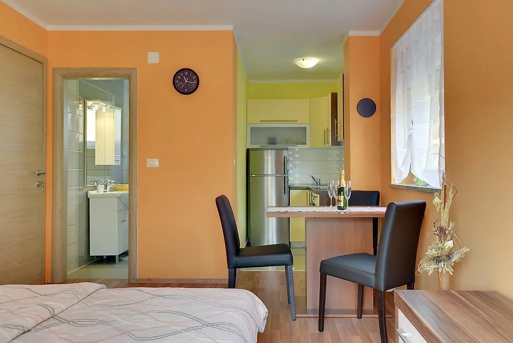 Apartments Kralj Μεντουλίν