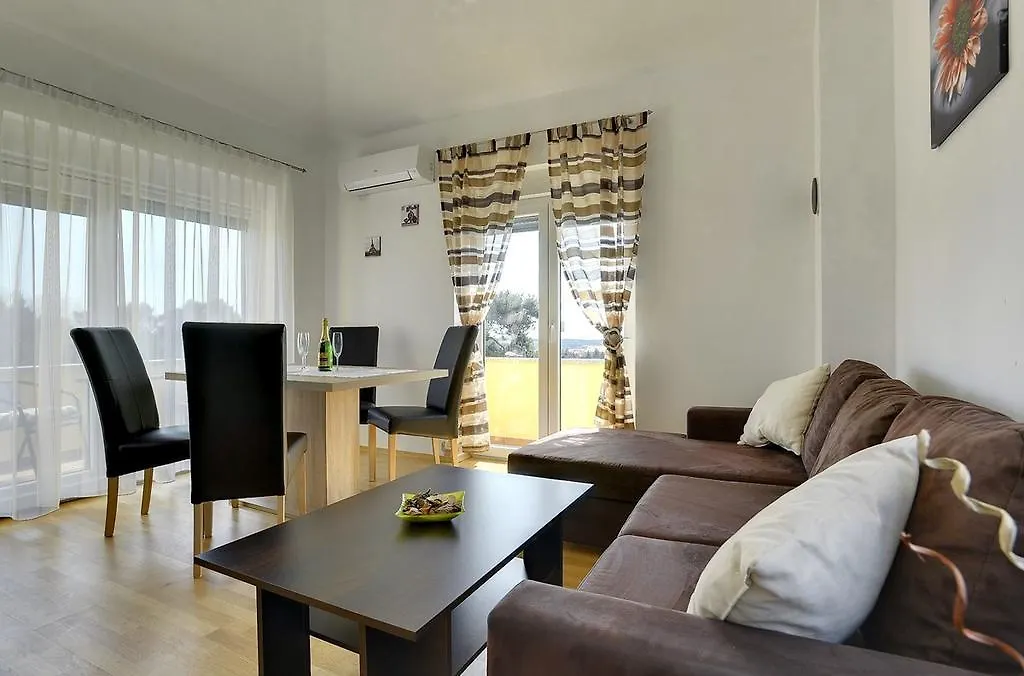 Apartments Kralj Medulin 0*,