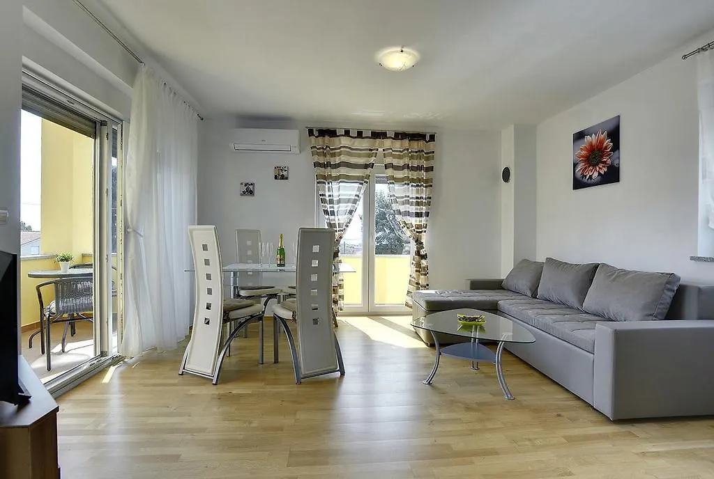 Apartments Kralj Medulin 0*,  Croatia