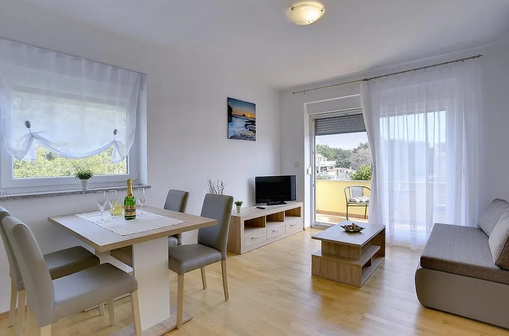 Apartments Kralj Medulin 0*,